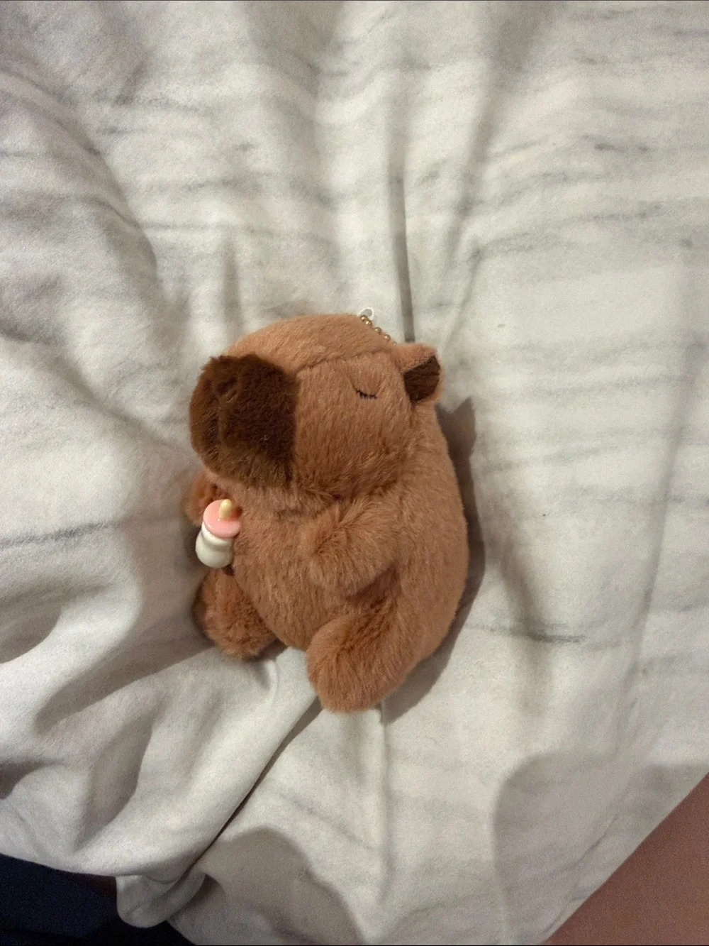 Capybara Keychain with Baby Bottle - Cute Pet Accessory